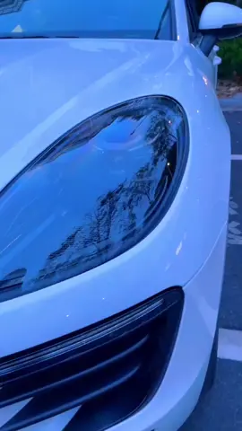 Porsche Macan sharp-eyed LED light set, with dynamic streamer to break through the night, let the edge show in the unknown journey.#headlights #runninglights #mancan #porsche 