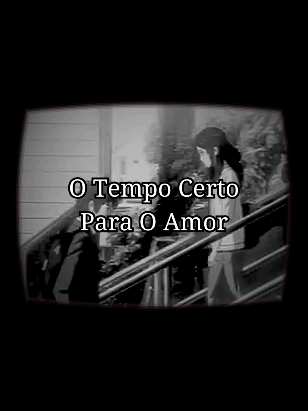 E se a pessoa certa nunca chegasse na hora errada? 💭 Acreditamos que o tempo é o vilão dos relacionamentos, mas talvez a verdade seja outra: a pessoa certa é atemporal. Ela não traz dúvidas, não exige momento ideal—ela simplesmente faz sentido. Quando é para ser, não há 