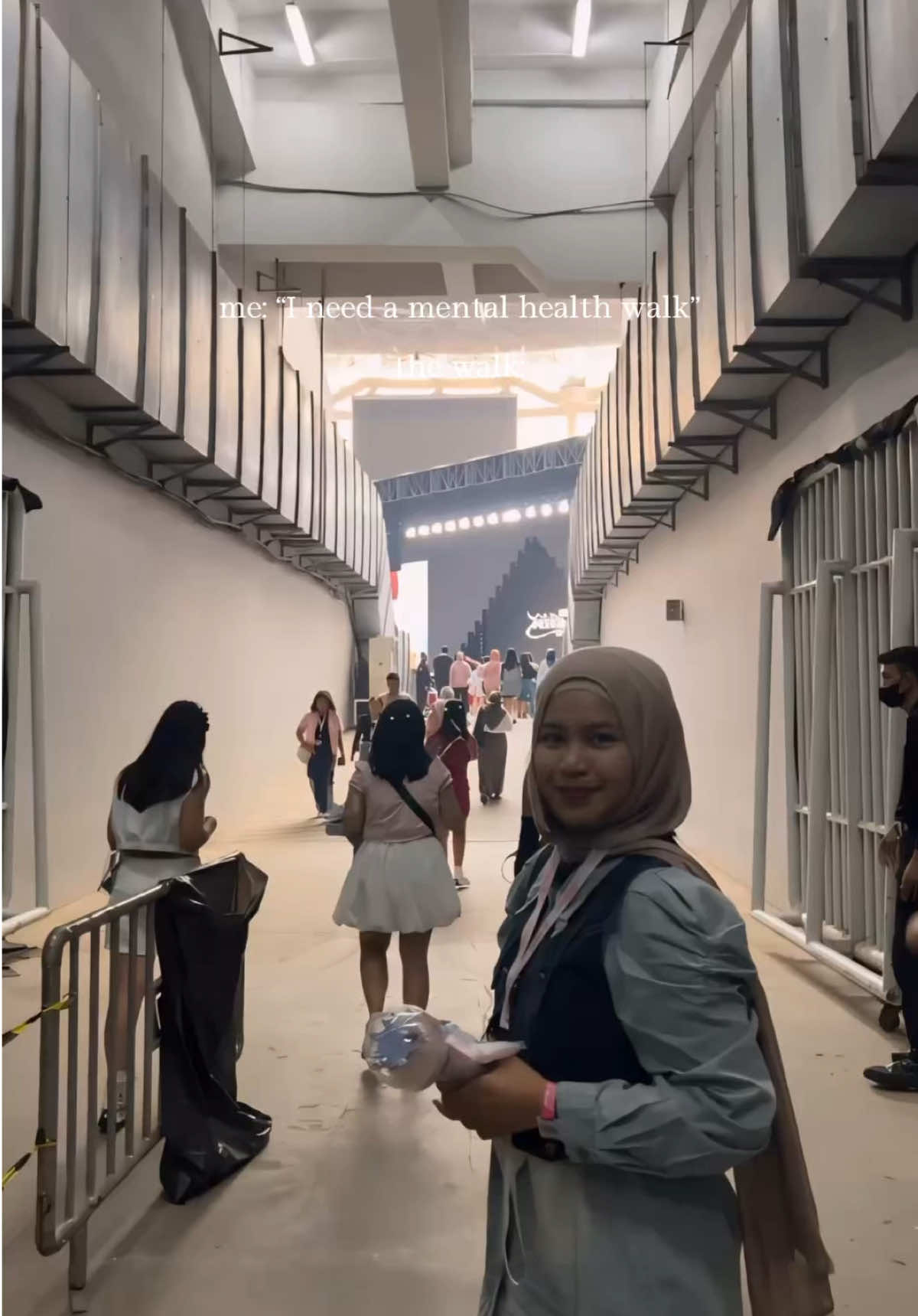DEMI MENJAGA KEWARASAN SEKALI2 NGEBAHAGIAIN DIRI SENDIRIIII, MAU KETEMU SEBONG LAGI BOLEHHH NGGAK @SEVENTEEN 🥹😭🩷🩵 #seventeen #svt #carats #carat #seventeenrighthereworldtour #seventeenrightherejakarta #dokyeom #CapCut 