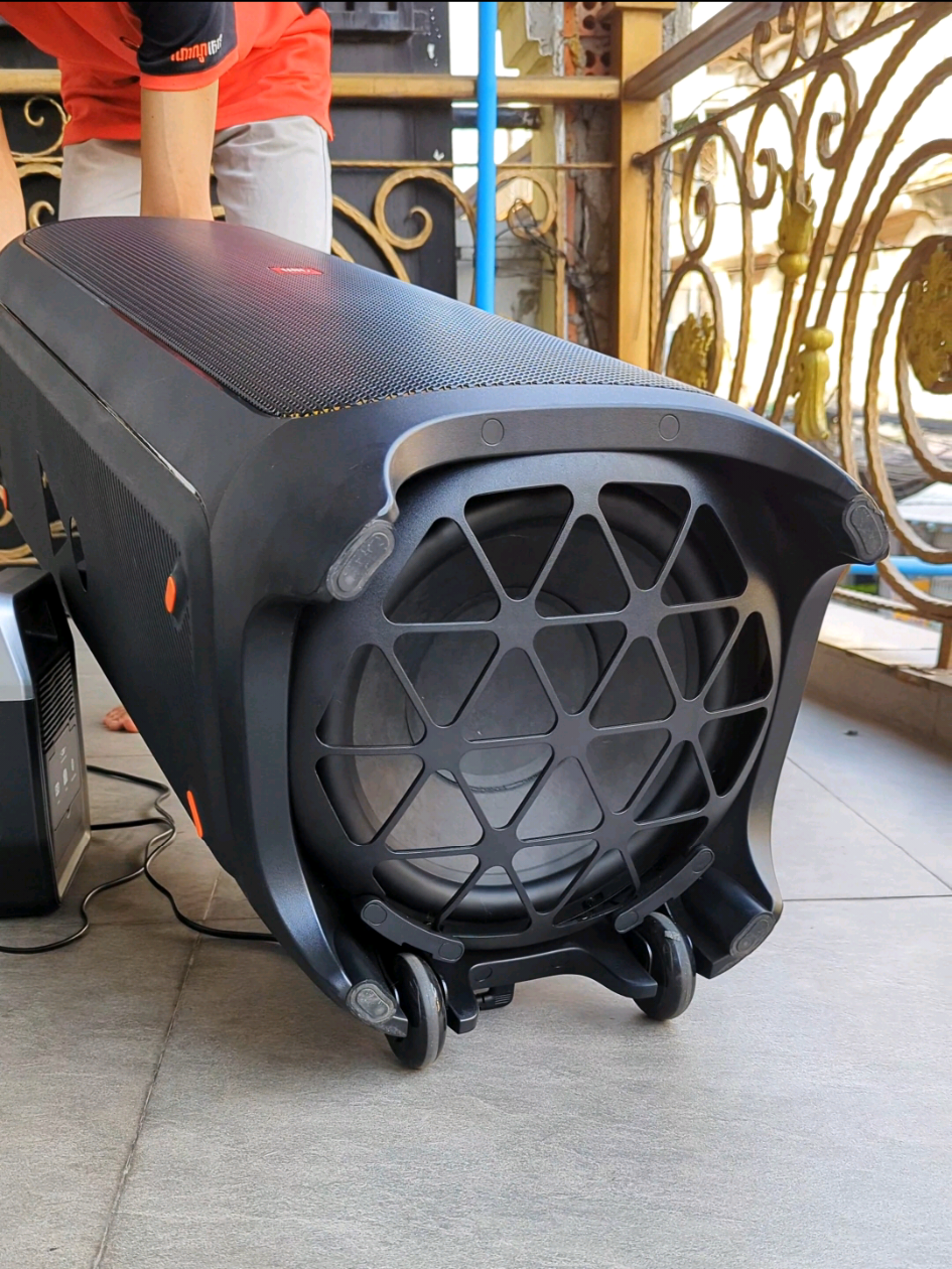 JBL Partybox 1000: Bass that Rocks the Outdoors! 🎵 #JBLPartybox1000 #BassTest #JBLSound #BassLovers #PartyBox #SoundTest #TechTok #MusicVibes #EpicBass #JBLTest