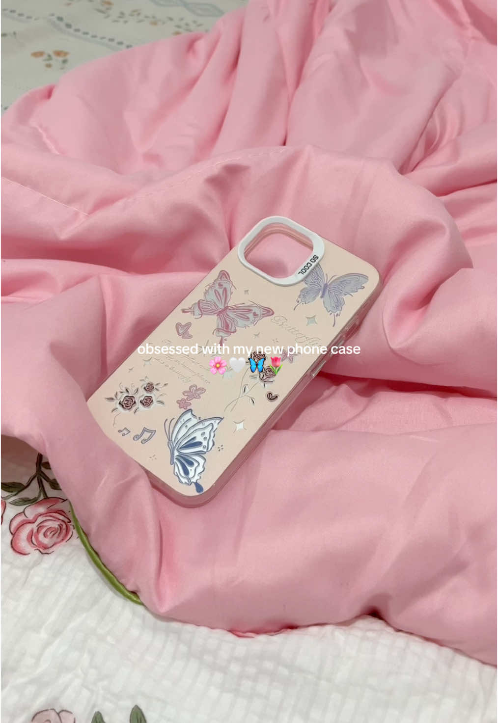 look at my new case! It’s sooooo cuteeee 😭💕🦋 #casingiphone #pinkaesthetic #girlthings #girltherapy #vanillagirlaesthetic #vanillagirl #cleangirl #cleangirlaesthetic 