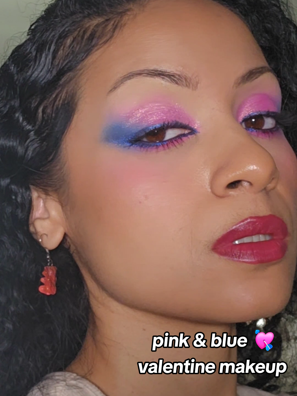 cotton candy makeup look 💘  @Blend Bunny Cosmetics machina palette  @ColourPop Cosmetics multichrome creme gel liner  @MAC Cosmetics USA studio fix powder nc40 #colorfulmakeup #valentinesmakeup #galentinesday #makeuptutorial 