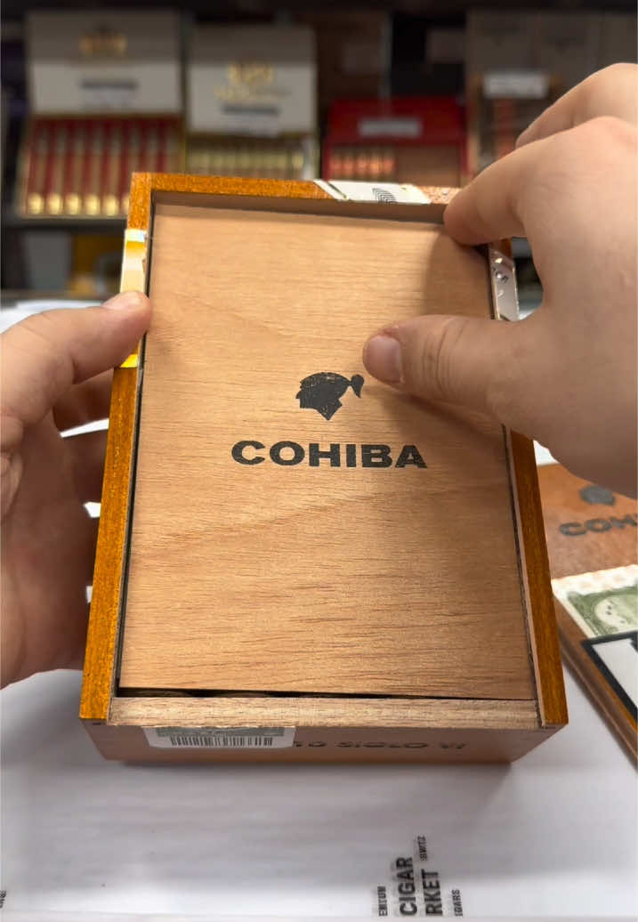 Unboxing Cohiba Siglo VI SLB (10)  #unboxingvideo #asmr  #Cohiba #Havana #cigars #asmrsounds #unboxingasmr 