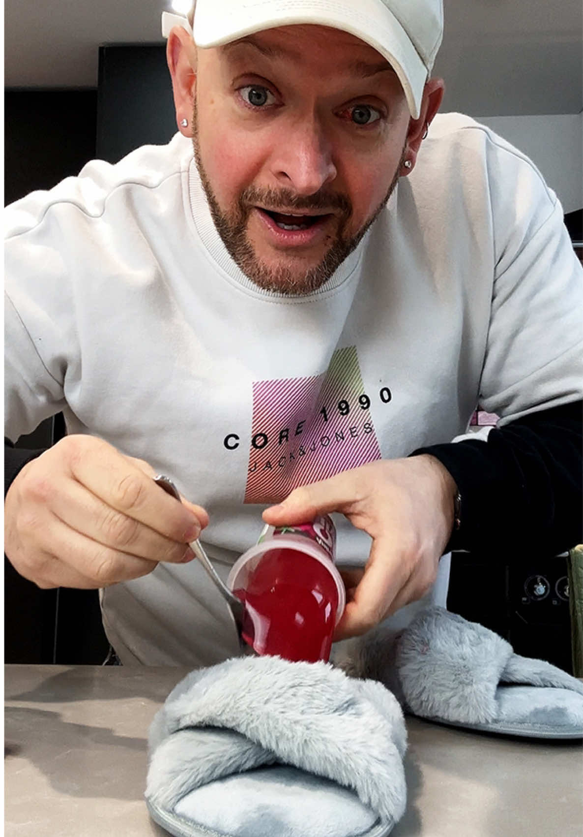 Jelly feet prank! 🤣