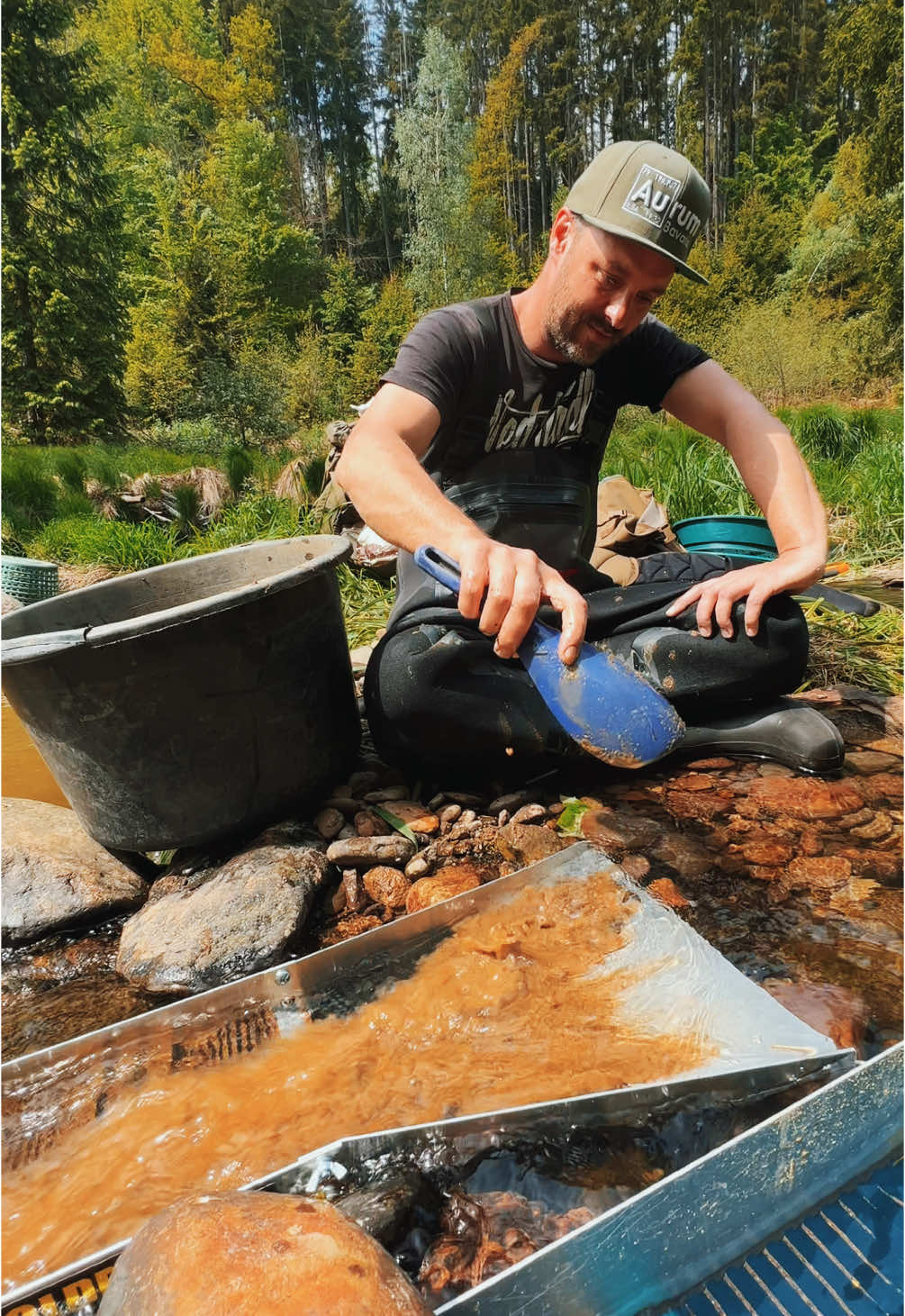 River gold 😎 #gold #goldnugget #goldwaschen #treasure #schatzsuche #sondeln #usa🇺🇸 #goldsuche #extractinggold #germany 