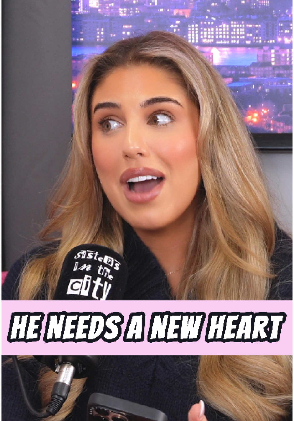 Anna found her inner comedian...Everyone comment laughing emojis NOW!! 😂🤣 S13 EP6: I Hate Valentines Day! 💔@sistersinthecity 
