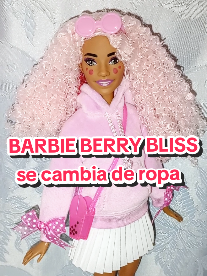 La muñeca Barbie Berry Bliss se cambia de ropa . 🩷🧋 #barbie #barbiesorpresa #barbiecolorreveal #barbiepopreveal #bubbletea #bobatea #berrybliss #muñecasorpresa #muñecabarbie #toyreview #dollreview #muñecas #juguetes #sorpresas #restyle #dollrestyle #pastelfashion 