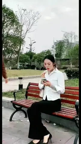 Don't trying to Laugh 😂😜#hahahahha #🤣🤣🤣 #chinesefunnyvideo #chineseprank #viral #chinesetiktok #funnytiktok #teamworkmakesthedreamwork #prnak 