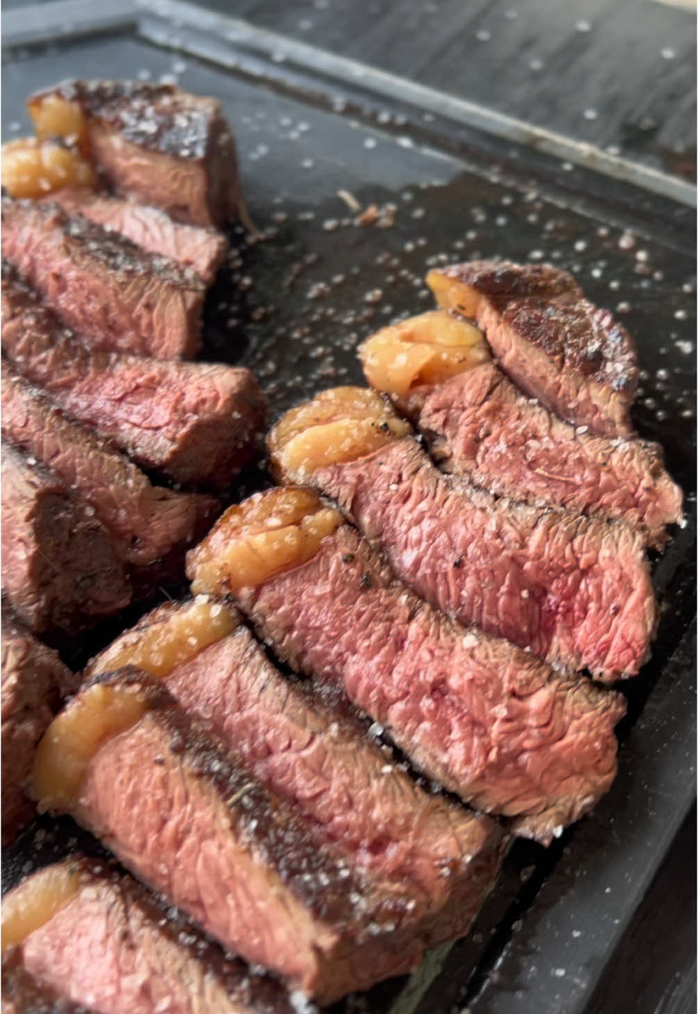 Isso sim é respeito! 🔥🥩 Quem ama uma boa picanha, comenta ‘SÓ RESPEITA’! 🤤🔥 #Picanha #Churrasco #FoodPorn#ChurrascoPerfeito #BBQ #PicanhaNaBrasa #FoodLover #Carnívoro #MestreDoChurrasco #ComidaBoa #FogoDeChão #SóRespeita #SaborInigualável#facaafiada 