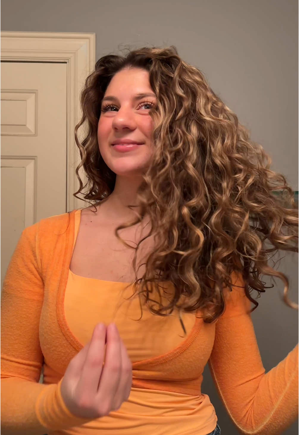 my most controversial video yet… • • • #hairroutine #curlyhairroutine #wavyhairroutine #hairstyle #hairhack #hairtip #wavyhair #curlyhair #hairtutorial  