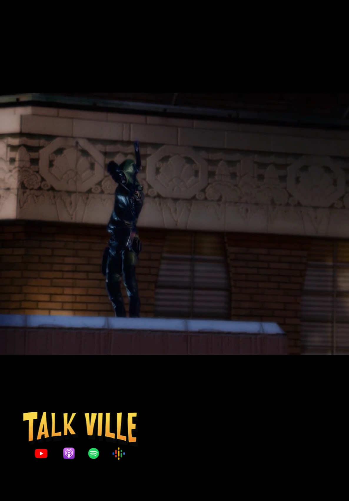 Discussing the unrecognizable jaw line of The Green Arrow in #Smallville S6E04