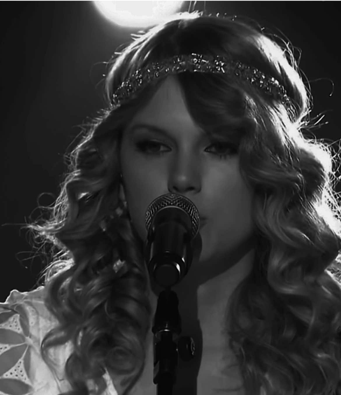 and it's 2 a.m and i'm cursing your name. || #taylorswift #thewayilovedyou #musica #tradução #letras #lyrics #viral #foryou #eaemyz 