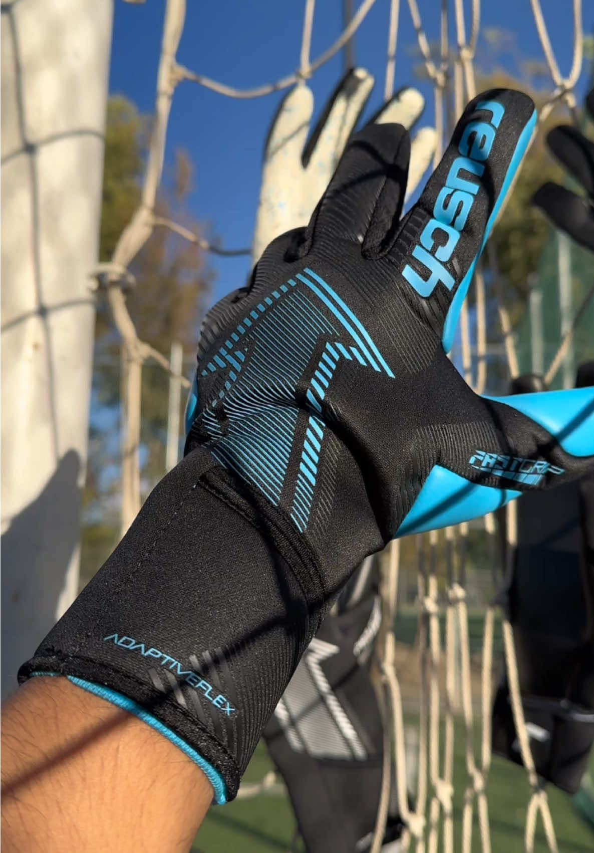 Los nuevos Reusch Aqua ya están en casa🌊🤩🦈 #goalkeepertraining #fyp #portero #futbol⚽️ #asmr 