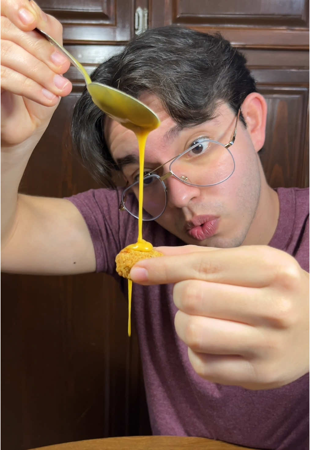 Salsas famosas cap: 1  Chick-fill-a sauce   Ingredientes: 1/4 taza de bbq sauce  1/4 tz de miel 2 cucharadas de mostaza amarilla 1/2 tz de mayonesa 1 cucharada de jugo de limon  mezclar bien y listo! #sauce #salsa #chickfila #jfsanudo #fransañudo 