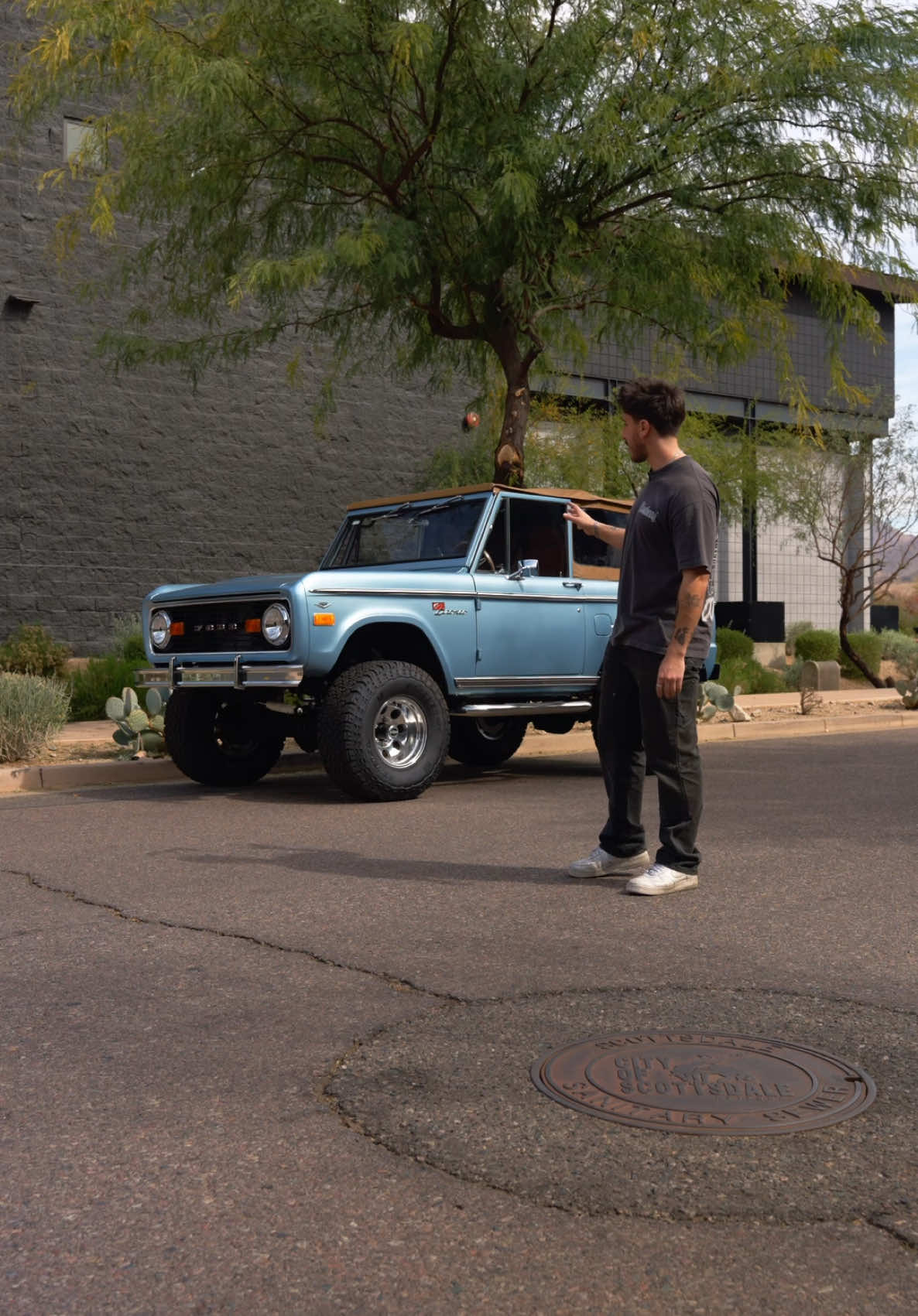 This ‘72 Bronco is live on our Bring A Trailer at 911r right now, go check it out! #bronco #carauction 