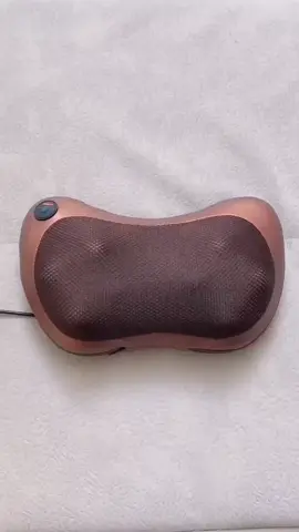 Massageador Almofada Shiatsu multifuncional para pescoço, lombar, pés e cabeça. Proporciona relaxamento profundo com movimentos circulares e aquecimento suave, aliviando o estresse e promovendo o bem-estar. https://s.shopee.com.br/4VNuGFiQR8