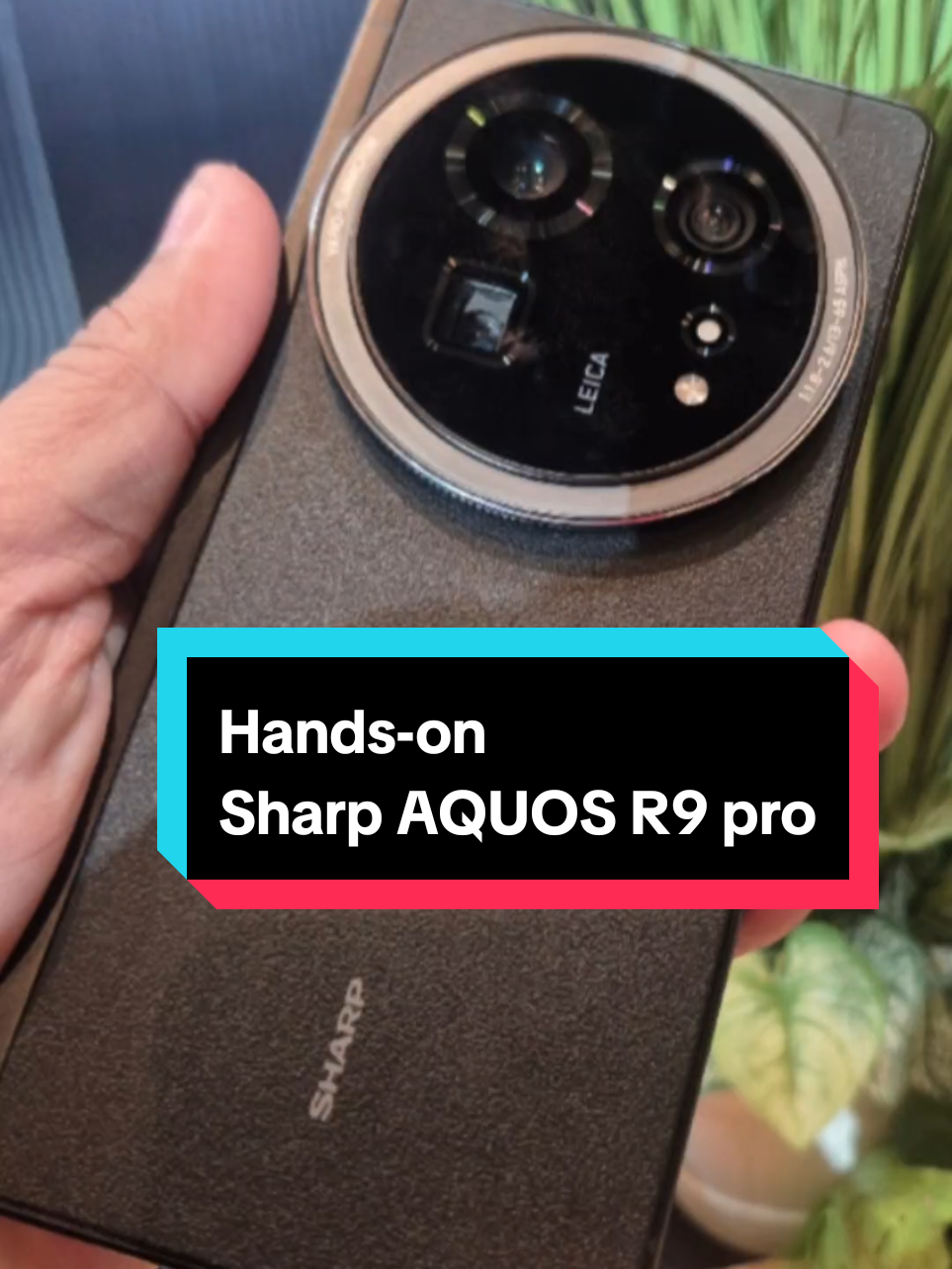 Hands-on Sharp AQUOS R9 pro Berkesempatan untuk hands-on flagship terbaru Sharp yang dijual seharga Rp 17.999.000 🖲 #Sharp #Smartphone #Flagship #AQUOSR9pro  @sharpindonesia 