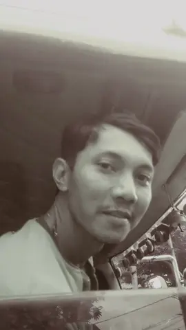 Direwangi Kerjo muLai Peteng,seng Menang tetep seng Ganteng 😔😉.        #padahariini #masukberanda #lewatberandamufypシ゚ #masukberandafypシ #drivermuda #drivermudapunyacerita #sopirtruck #sopirtrukpunyacerita #