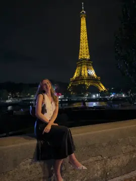 I just learned how to make live photos into video omg  #paris #france 