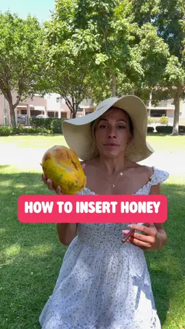 A quick little visual tutorial of how to use our vaginal honey, with the help of a paw paw! If you have any questions about how to use our how our honey, or how it works to help treat intimate health issues, we would love to answer them! 👇 #RealGoodHoney #WomensHealth #Honey 