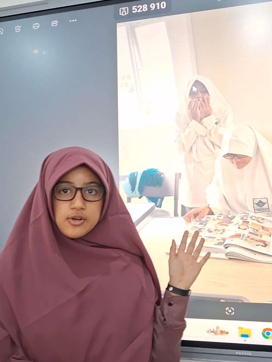 POV: Describing a photo using prepositions of place. Hi, I'm Salwa.. #girlpower #estrellaveivana #boardingschool #describingphoto #speaking #englishclass #alwayslearning #happylearning #welearnweappreciate #galeriwalas