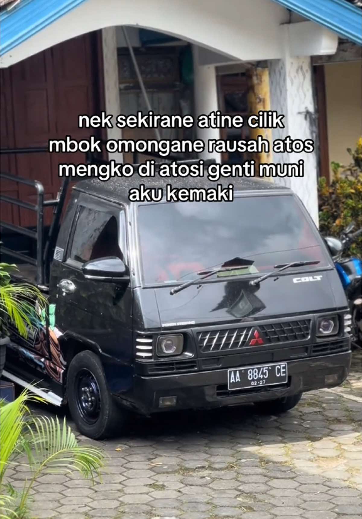 wong lio ngiro aku pancen kemaki, tapi sopo to sek ora guyu nek awor aku