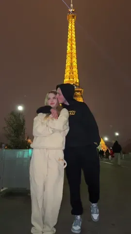 @BENDE 💛 #fyp #paris #foryoupage #foryou #nekedbe #nekedbelegyen #viraltiktokvideo #couple #keşfetteyizzz #couplegoals #LoveIsLove #relatable #viral 