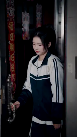 愿厄运退散 #亲情 #头靠肩是最小单位的团圆 #2025靠什么过年