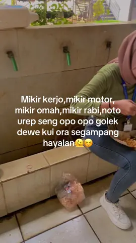 Padang no dalan anak wedok sing kepontang panting dewe niki gustii🫠