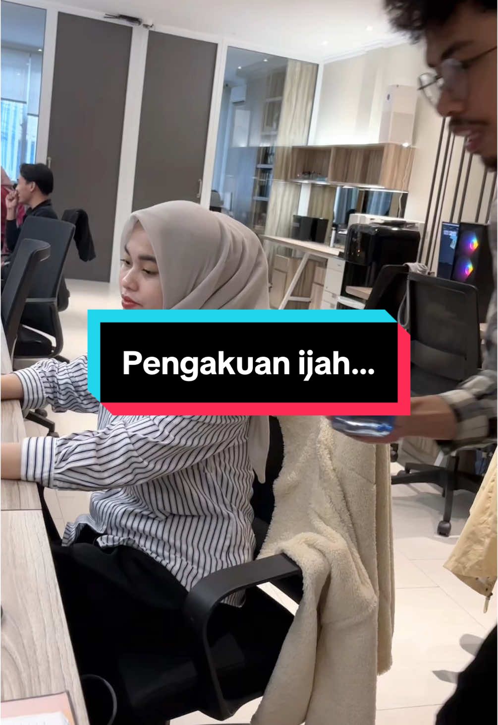 Nenekku pahlawanku…👵👵 #sambunglagu #sambunglirik #sambunglagungakak #fyp #nenekkupahalawananku 