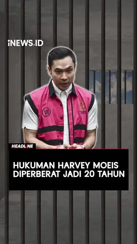 Vonis Harvey Moeis terdakwa kasus korupsi pada tata niaga komoditas timah diperberat menjadi 20 tahun penjara di tingkat banding. Ketua Majelis Hakim Pengadilan Tinggi Jakarta,  Teguh Harianto yang memimpin sidang hari ini mengatakan, Harvey Moeis terbukti bersalah melakukan tindak pidana korupsi dan tindak pidana pencucian uang secara bersama-sama.   Hakim menjatuhkan denda sebesar Rp1 miliar kepada Harvey Moeis dengan ketentuan apabila denda tersebut tidak dibayar akan diganti dengan pidana kurungan selama delapan bulan. Majelis hakim banding juga menambah hukuman pidana pengganti Harvey Moeis dari Rp210 miliar menjadi Rp420 miliar. Jika tidak dibayar dalam waktu satu bulan setelah keputusan pengadilan berkekuatan hukum tetap maka harta bendanya akan dirampas untuk negara. Apabila Harvey tak memiliki harta hukumannya akan ditambah 10 tahun.    Suami aktris Sandra Dewi tersebut sebelumnya divonis 6,5 tahun penjara uang pengganti Rp210 miliar Subsider 2 tahun dan denda Rp1 miliar Subsider 6 bulan oleh majelis hakim PN Jakarta Pusat, Senin 23 Desember 2024. Padahal jaksa penuntut umum menuntut Harvey Moeis 12 tahun penjara karena perbuatannya bersama terdakwa Helena Lim merugikan keuangan negara sebesar Rp300 triliun.   Kejaksaan Agung pun mengajukan banding atas putusan para terdakwa korupsi pada tata niaga timah yang dinilai belum memenuhi rasa keadilan.    Link Berita : https://www.inews.id/news/nasional/breaking-news-vonis-harvey-moeis-diperberat-jadi-20-tahun-penjara