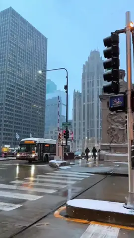 Welcome to Chicago 🇺🇸♥️ the snowy wonderland ❄️🤍☃️✨ this is how it looks when driving in snowstorm 🌨️ 📍Wacker Drive Chicago IL 🇺🇸 #reelsinstagram #chicago #downtown #chicagodowntown #chicagoarchitecture  #chicagotiktok #chicagobull #chicagodowntown  Chicago, travel Chicago, night drive, snowfall, winter in Chicago, snow-covered streets of Chicago, snowstorm, DuSable Bridge, Michigan Ave, Trump Tower Chicago, London House Chicago, city lights#foryou 