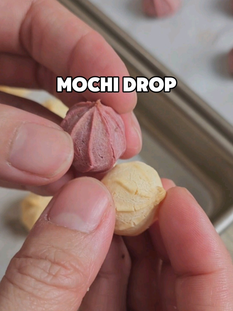 Mochi drop, btw ini gluten free recipe from tiktok chiew see modified by me 1 telur 60ml susu 25gr gula 20gr minyak (aku pakai minyak kelapa) adonan ungu 1/2 adonan 25gr tepung ubi ungu 40gr tepung beras ketan 3sdm susu adonan putih 1/2 adonan 62gr tepung beras ketan jika mau putih semua tambahkan 125gr tepung beras ketan