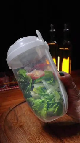 Gelas Salad Plastik 1000ML dengan Garpu dan Tempat Saus Kecil #saladcup #cupsalad #botolsalad #gelassalad #saladonthego #wadahsalad #tempatsalad #saladpraktis #saladsimple #salad #saladasmr #saladcup #perabotanrumahtangga 