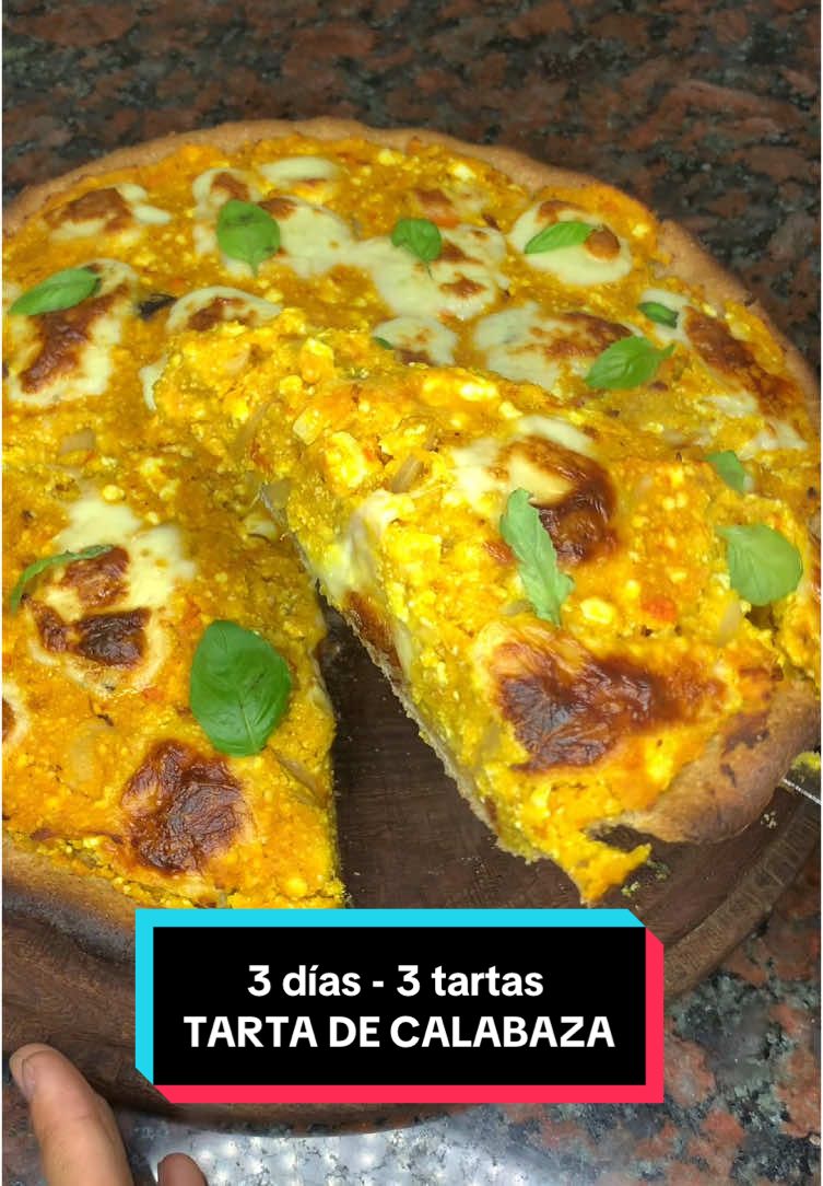 3 días - 3 tartas 👩🏽‍🍳 Hoy, tarta de CALABAZA Y RICOTA 🎃 Comida súper completa para que te organices la semana 😉 PARA LA MASA: -1/2 taza de harina de garbanzos (o cualquier legumbre) -1 taza de harina de trigo integral -3 cdas de aceite de oliva -1 cdita de sal -1/4 taza de agua (aprox) PARA EL RELLENO: -1/2 calabaza -300g ricota -2 cebollas medianas o 1 grande -2 huevos -150g de queso cremoso  #paratiiiiiiiiiiiiiiiiiiiiiiiiiiiiiii #recetasfaciles #foryou #recetas #nutricion #saludable #tarta #calabaza 