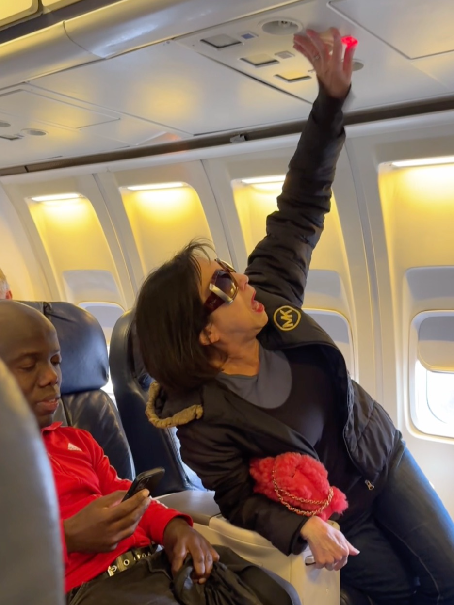 Karen stops man from sitting in first class he paid for 🤯  Who was right? Who was in the wrong?  #viralvideo #flight #travel #karen #plane