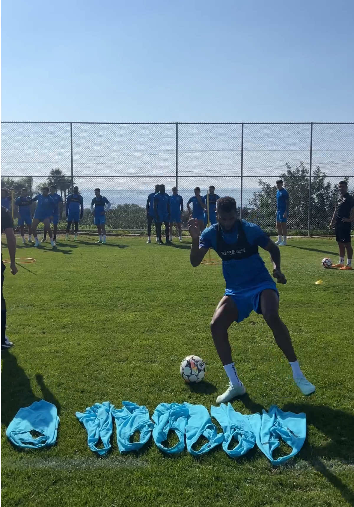 ⚽️ 𝗥𝗘𝗟𝗔𝗬 𝗥𝗔𝗖𝗘 ⚽️ #soccertraining #footballtraining #soccerdrills #funnygame #sport #sports #zmeudenis 