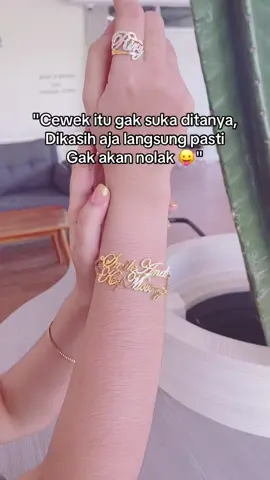 Gak usah bingung langsung kasih aja gak sih??? 🤪🤪 #perhiasannama #perhiasancustom #gelangnama #gelanganak #gelangbangle 