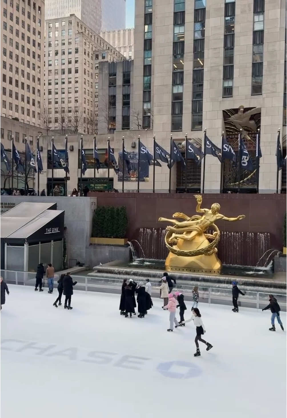 Love is in the air…and on The Rink at Rockefeller Center Presented by Chase Freedom 💕 #rockefellercenter #IceSkating 