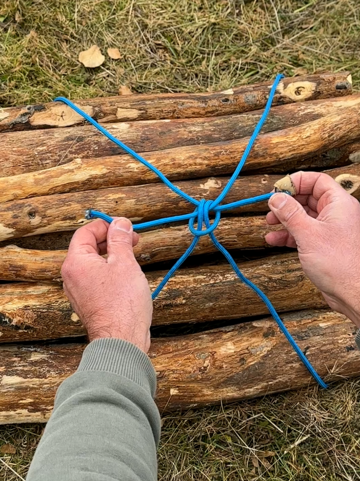 Genius Hack to Carry Bulky Loads with a Rope. #survival #lifehacks #camping #skills #ideas #bushcraft #Outdoors #forest 