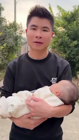 哈哈#幼儿园:为什么? 小学生:凭什么? 初中生:你懂什么? 高中生:你什么也不是 大学生:给点钱,给点钱 毕业后:别管我 恋爱后:要你管 生孩后:你来管 死后:保佑我#宝爸带娃 人类幼崽人类幼崽迷惑行 为大赏