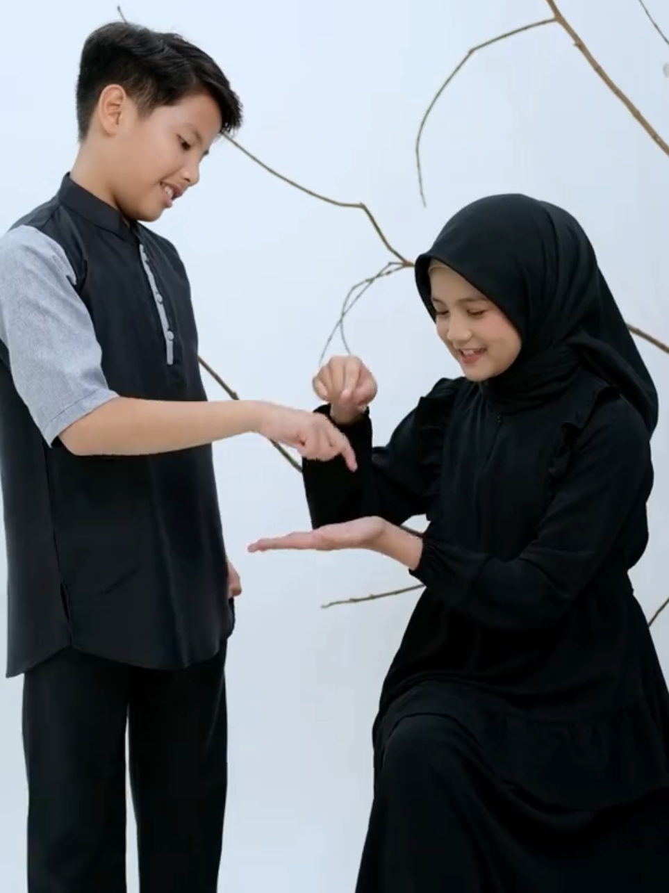 Bunda bunda ga perlu bingung lagi cari baju muslim lebaran untuk anak, di mareema.kids banyak pilihan nya dan pastinya nyaman di pakai🤗 #fyp #gamislebaran #setelankoko #outfitanak #bajulebaran 