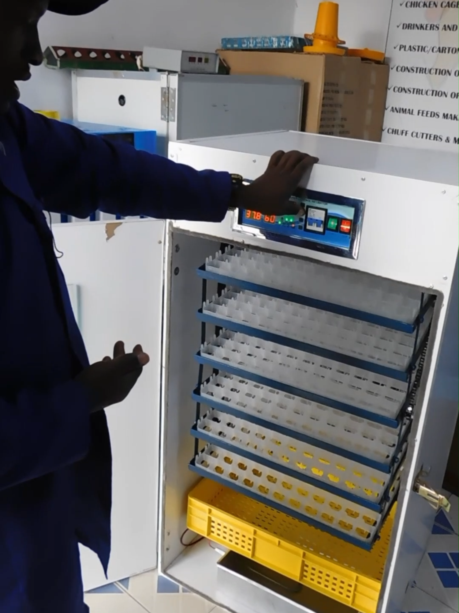 how the 528 eggs Automatic egg incbator works, part 3. Contact Eco Kuku; 𝟬𝟳𝟭𝟬 𝟵𝟬 𝟱𝟲 𝟵𝟲 Visit Eco Kuku Farm Ltd along Outer-ring road in Kariobangi, opposite National Concrete Ltd, 100m from Kiamaiko Stage. Eagles Building Ground Floor. for all egg incubators, chicke cages, feeders, drinkers, Day olds, fertilized eggs and other poultry farming Equipment. #farmers #poultryfarming #poultry #chicken #chickenfarm #mkulima #meat #eggs #chickenfarmer #incubators #wakulima