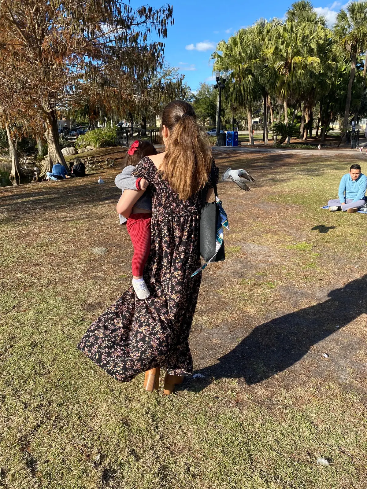Sin saber en un abrir y cerrar de ojos t volviste así, tan grande, tan tu, tan princesa, estos son nuestros pasos hoy te cargo mañana iremos de la mano y después, bueno después el destino dirá!!! ❤️🥰🤩