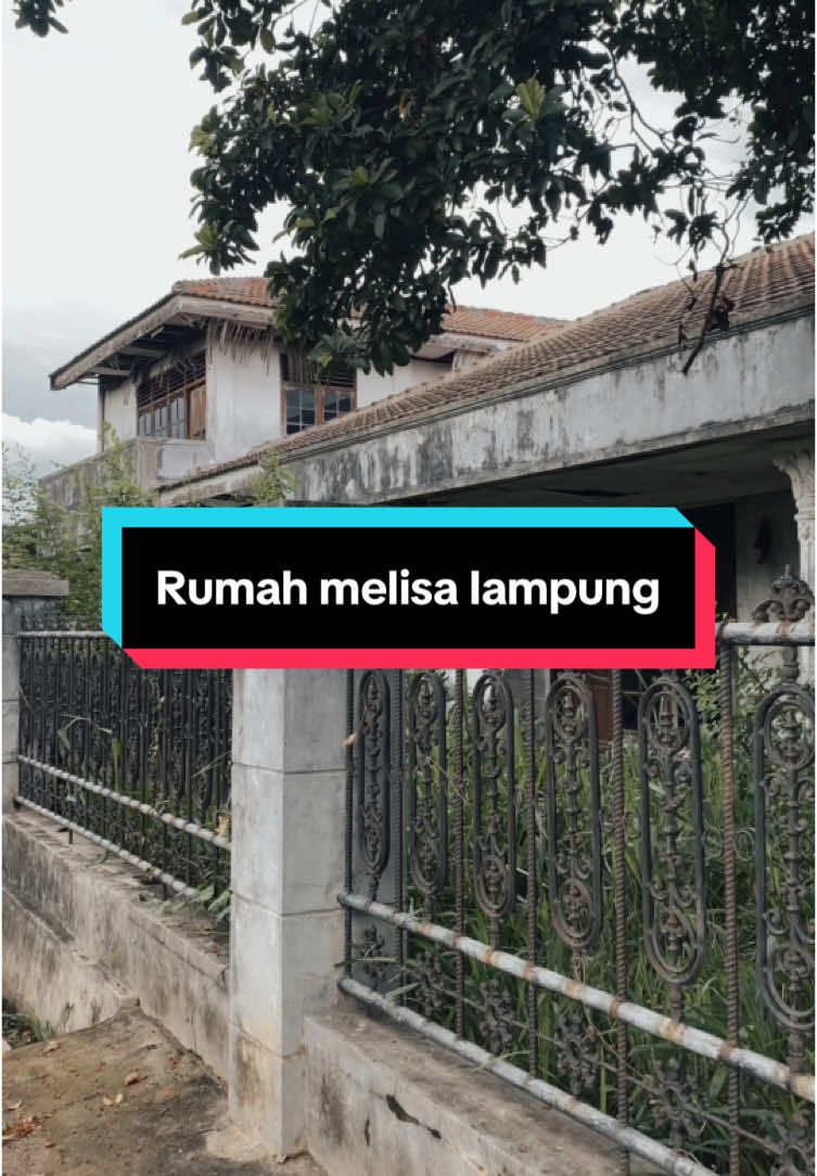 Misteri rumah melisa lampung#horror #ceritahoror #ceritahororku #ceritaseram #horrortok #horrorstory #viral #viralvideo #akarmisteri #explore #abandoned #rumahangker #rumahmelisa #rumahterbengkalai #lampung 