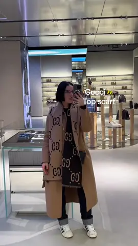 Gucci Топовий шарф бренду Sciarpa in lana e seta con motivo GG jacquard Бежево-коричнева шерсть і шовк з жаккардовим мотивом GG L35см x A190см Зроблено в Італії 91% шерсть 9% шовк Ціна-479€ Фірмове пакування+чек❤️ #guccigang #gucciscarf #гуччидед 