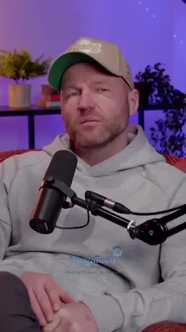 He felt like he had to clarify this to the viewers 😂 #funny #podcast #fyp