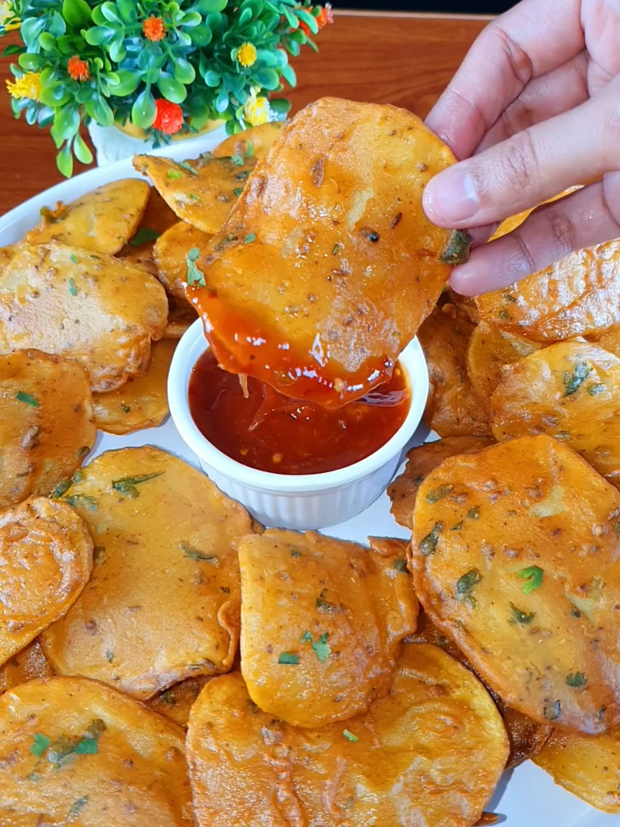 Crispy Aloo Pakora Recipe😋🔥Detailed Recipe Available On My YouTube Channel 