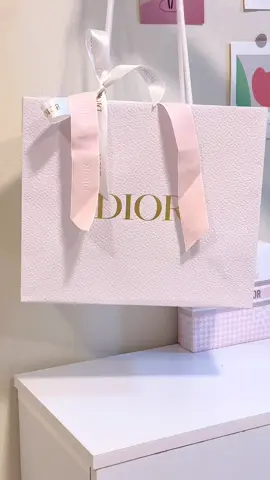 ฟินอ่า ของขวัญวันวาเลนไทน์สุดจึ้ง #dior #ValentinesDay #ของขวัญ #fyp #CapCut 