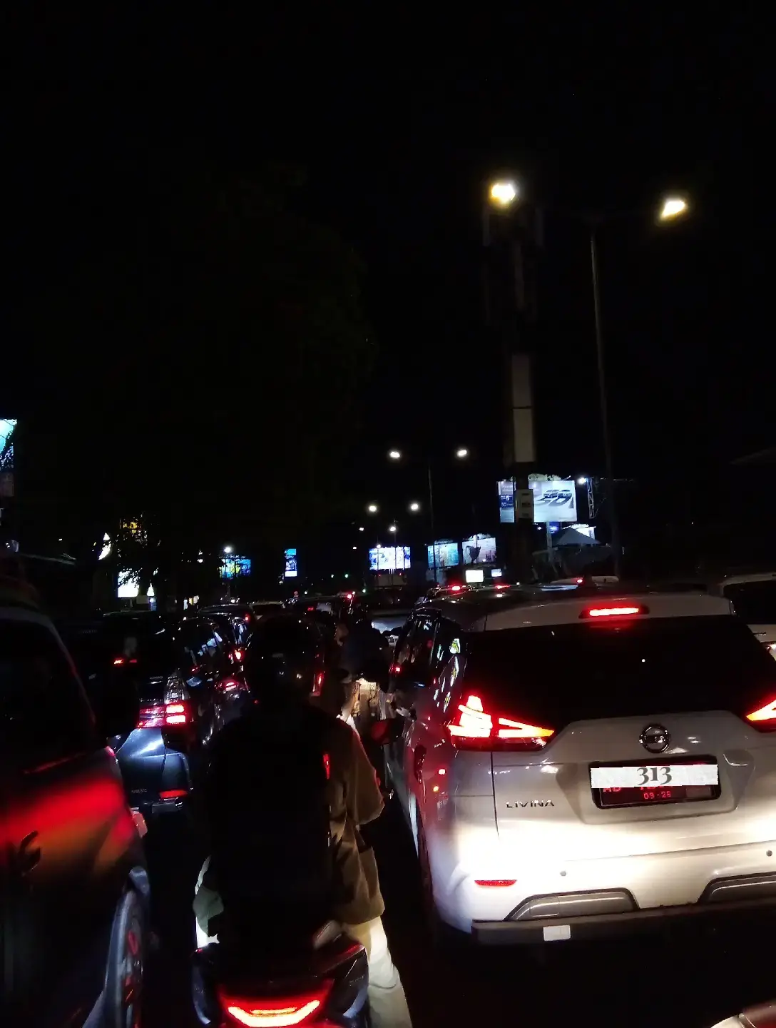 jalan jalan malam  #malam #gabut #jalanjalan lah #apaajadifotoin 